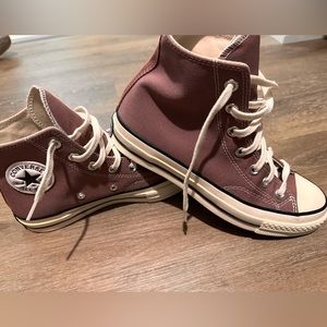 Brand new women’s converse limited color.